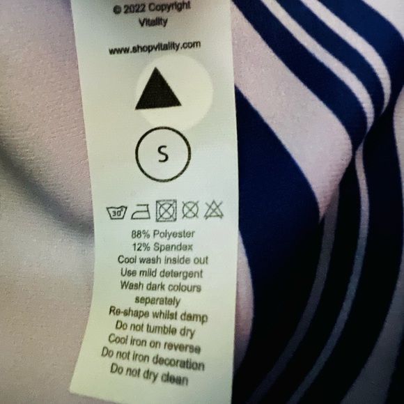 Vitality Cosmopolitan purple Supportive sports Bra with Adjustable Straps - Picture 3 of 5